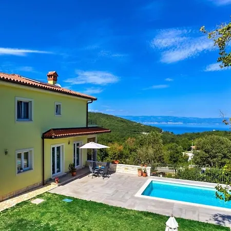 Wonderful With Sea View And Shared Pool Brseč