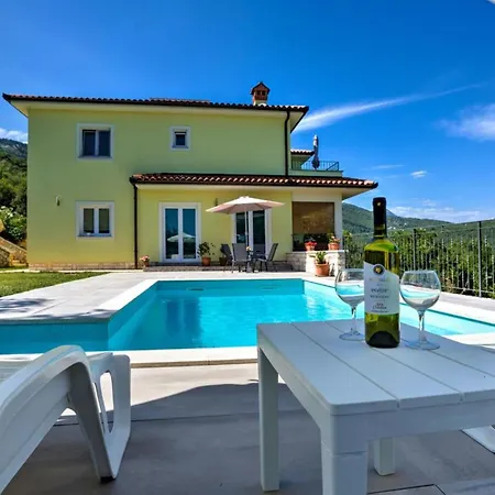 Wonderful With Sea View And Shared Pool *