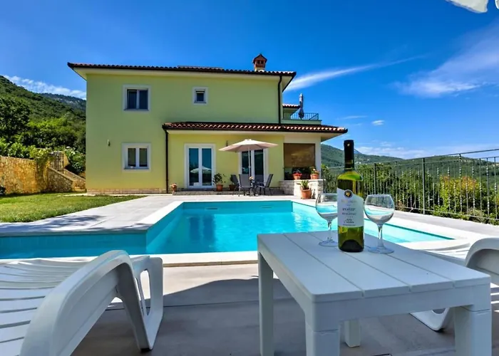 Wonderful With Sea View And Shared Pool Brseč